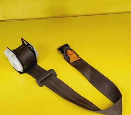 Mazda 323 F Rear seatbelt 0427189