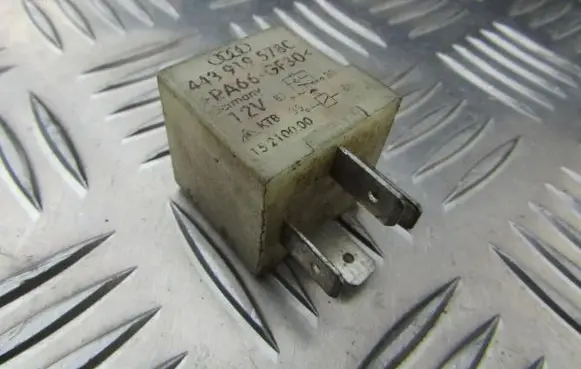 Volkswagen PASSAT B5 Other relay 443919578C