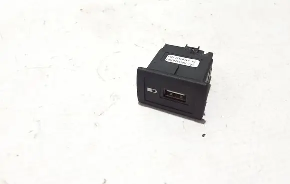 Mercedes-Benz AMG GT 4 x290 w290 USB socket connector A2138203001