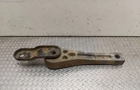 Engine mount bracket