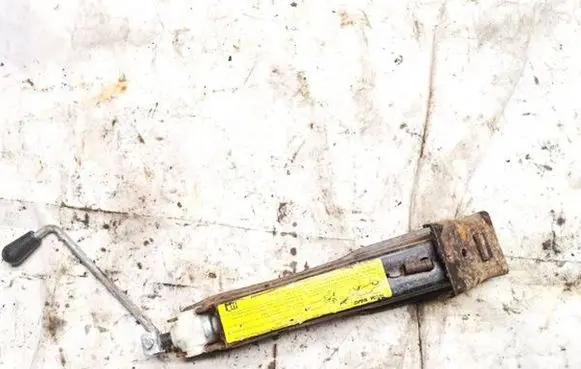Skoda Octavia Mk1 (1U) Lift Jack 1u0011031a