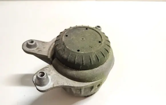 Mercedes-Benz C W205 Engine mount bracket A2052400200
