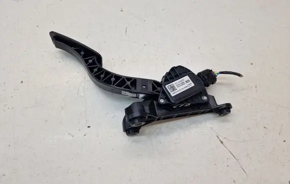 KIA Ceed Accelerator throttle pedal 32700G4200 1007341