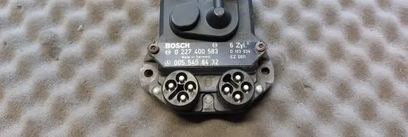 Mercedes-Benz E W124 Ignition amplifier control unit 0055458432 0227400583 D103034
