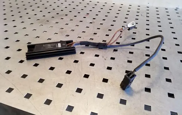 Audi A8 S8 D2 4D Aerial antenna amplifier 7612001122 4D0919891