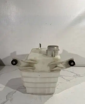 Toyota Prius (XW20) Windshield washer fluid reservoir/tank 1789321030
