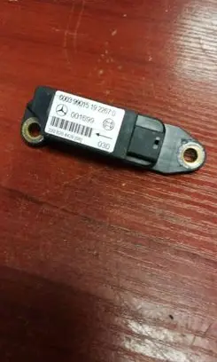 Mercedes-Benz S W220 Airbag deployment crash/impact sensor 2208204426 A2208204426