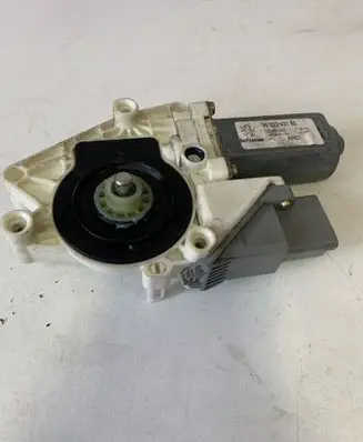 Peugeot 607 Rear door window regulator motor 9632243180 102380200 A02379100