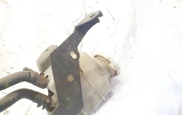 Brake fluid reservoir