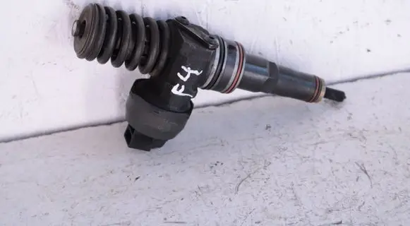 Audi A4 S4 B6 8E 8H Fuel injector 038130073AR 0414720214