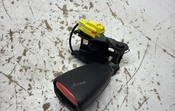 Volvo XC70 Rear seatbelt buckle 8632321