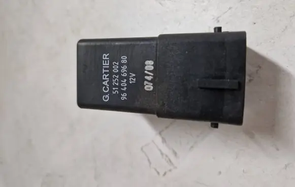 Citroen C5 Glow plug pre-heat relay 9640469680