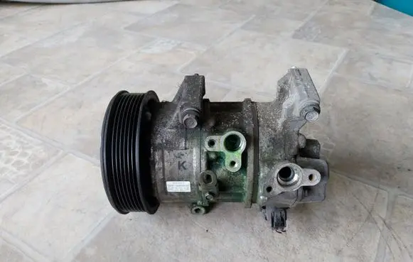 Toyota Avensis T250 Air conditioning (A/C) compressor (pump) 4472601743