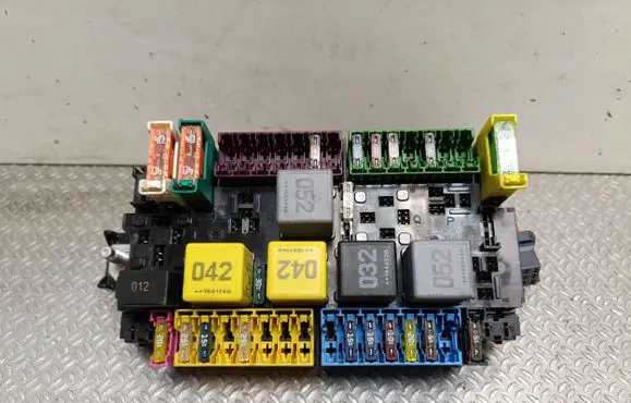 Mercedes-Benz Vito Viano W447 Fuse module A2469067100 13954042 YAP2771012