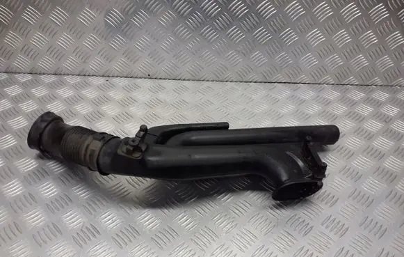 Opel Astra H Air intake hose/pipe 55351756
