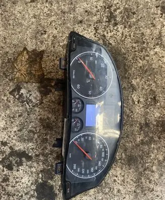 Volkswagen Golf V Speedometer (instrument cluster)