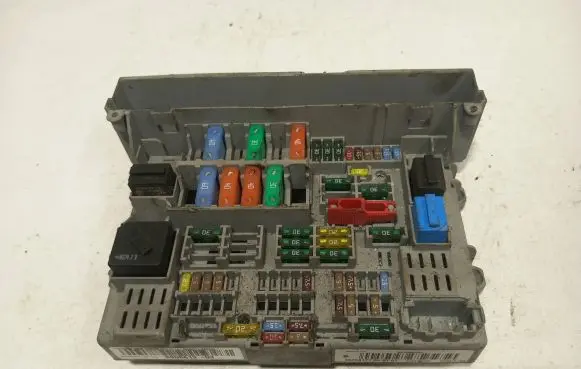 BMW 1 E81 E87 Fuse module 6906613
