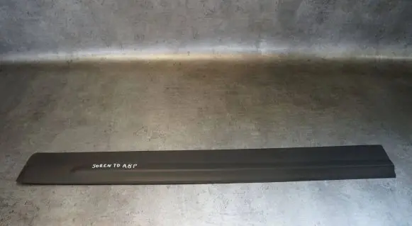 KIA Sorento Front door trim (molding) 87724-2P000