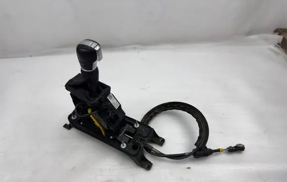 Volkswagen Tiguan Gear shifter/selector 5QK713025S 5QK713025