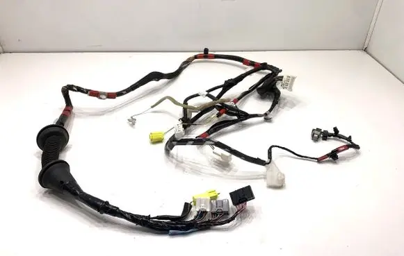 Toyota RAV 4 (XA40) Front door wiring loom 