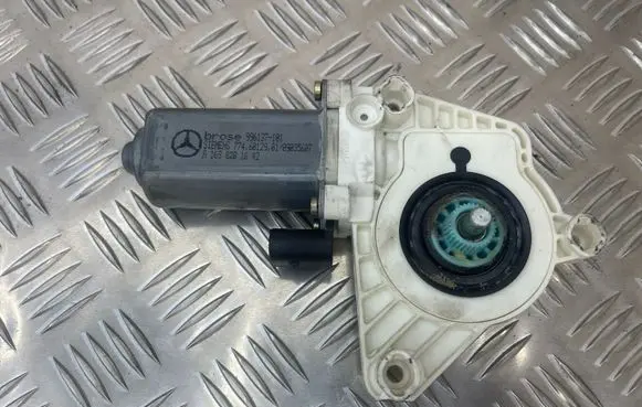 Mercedes-Benz A W169 Front door window regulator motor A1698201642