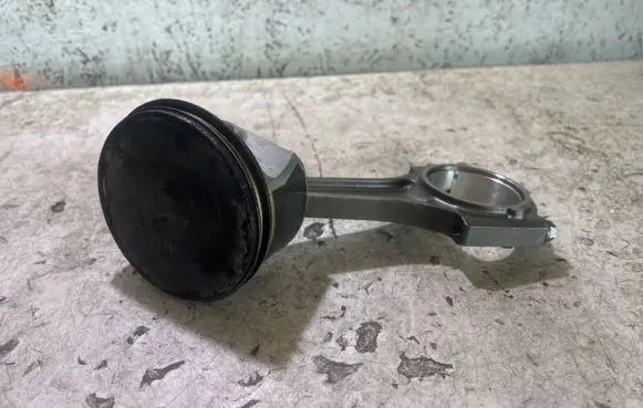 Ram 1500 Piston with connecting rod 