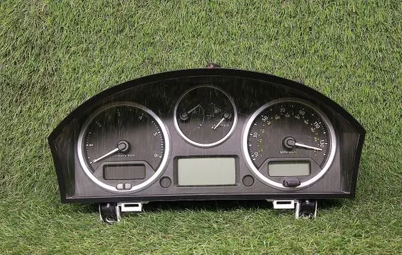 Land Rover Discovery 3 - LR3 Speedometer (instrument cluster) 8H2210849BA YAC502440