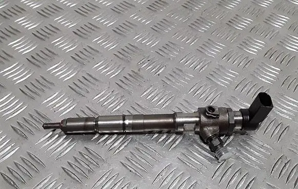 Volkswagen Jetta VI Fuel injector 03L130277B