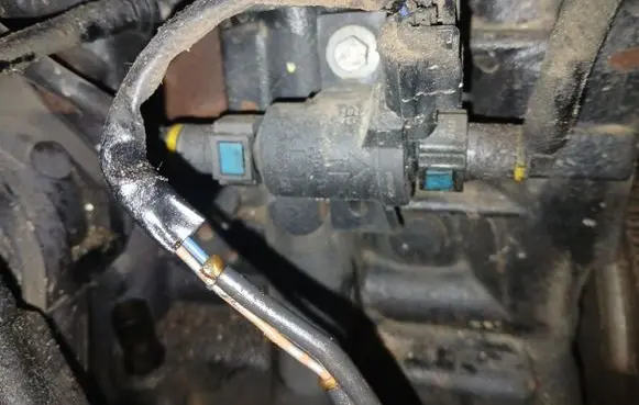 Nissan Juke I F15 Turbo solenoid valve 208859042R