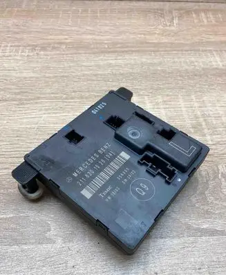 Mercedes-Benz E W211 Door control unit/module 2118201526