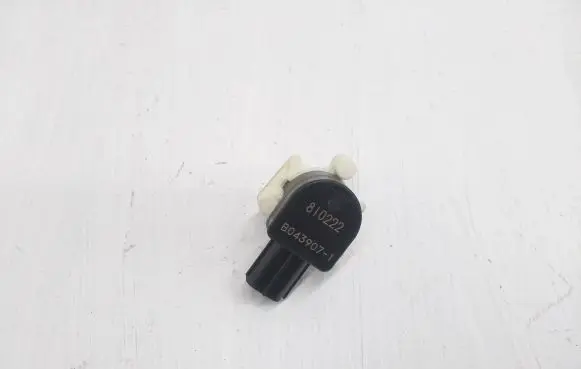 Mitsubishi Outlander Brake pedal sensor switch 810222 B0439071