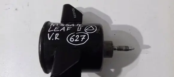 Engine mounting bracket