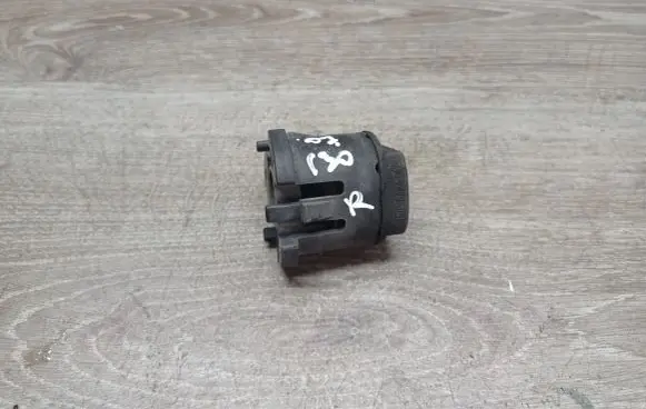 Volvo C30 Radiator mount bracket 3M5H8125AC 30639749