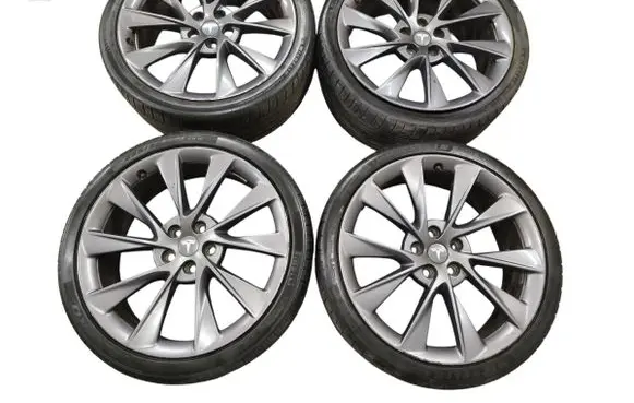 Tesla Model S R21 alloy rim 