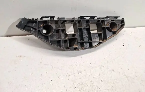Front bumper mounting bracket