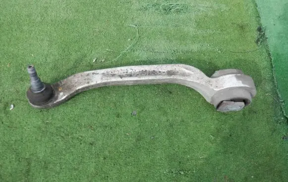 Volkswagen Phaeton Front lower control arm/wishbone 4E0407695C