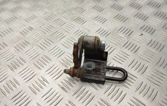 Volkswagen Transporter - Caravelle T5 Front door upper hinge 7H0831411B