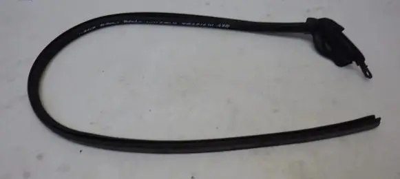 Opel Vivaro Rubber seal front door window/glass 