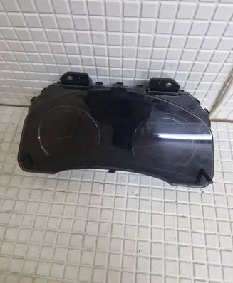 Toyota Avensis T270 Speedometer (instrument cluster) 8380005M00