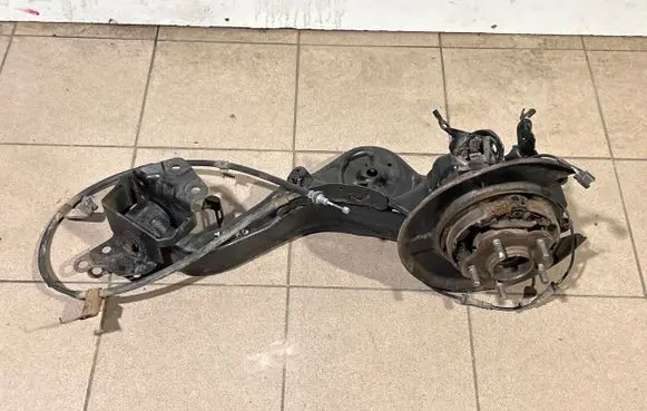 Nissan Juke I F15 Rear wheel hub spindle/knuckle 
