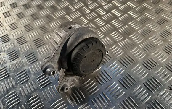 Mercedes-Benz E W238 Engine mount bracket A2382400700