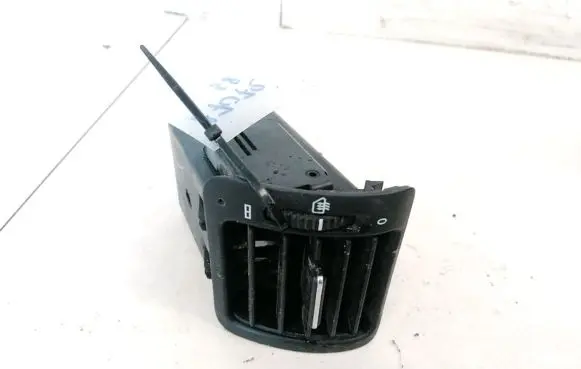 Mercedes-Benz ML W163 Dash center air vent grill A1638300154