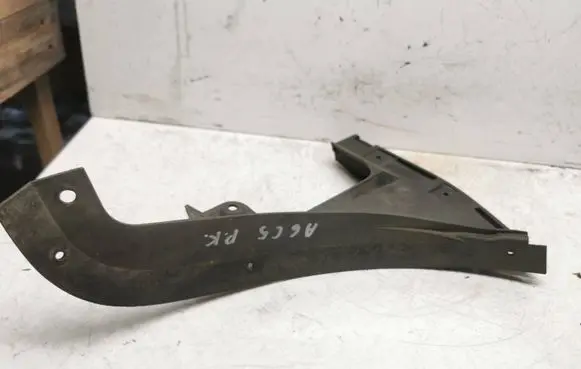 BMW 5 E39 Front bumper mounting bracket 8L0807377