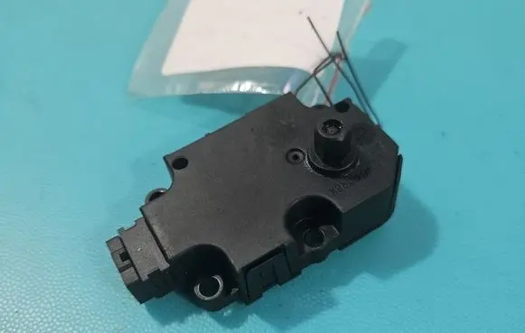 Mercedes-Benz S W222 A/C air flow flap actuator/motor HEUT0045K IMPRK1562061