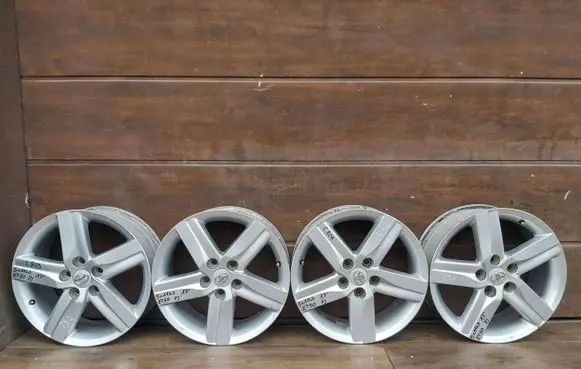 Toyota Avensis T270 R17 alloy rim 