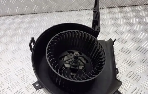 Opel Vectra C Front door blower motor 985852T