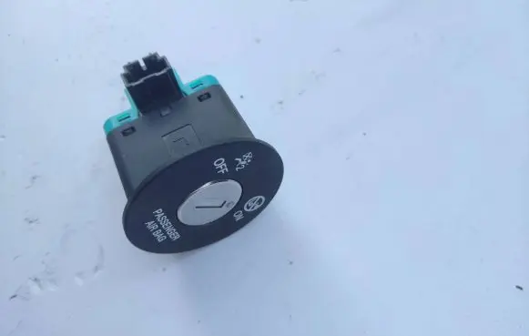 KIA Niro Passenger airbag on/off switch 