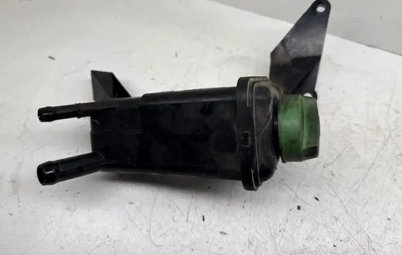 Volkswagen PASSAT B5.5 Power steering fluid tank/reservoir 3B0422371
