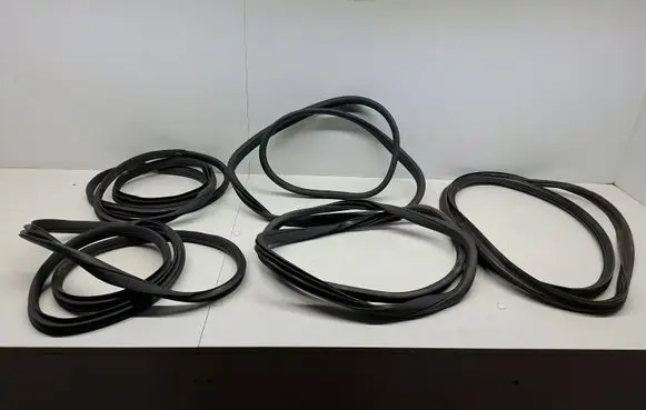 Mercedes-Benz GLC C253 Front door rubber seal 