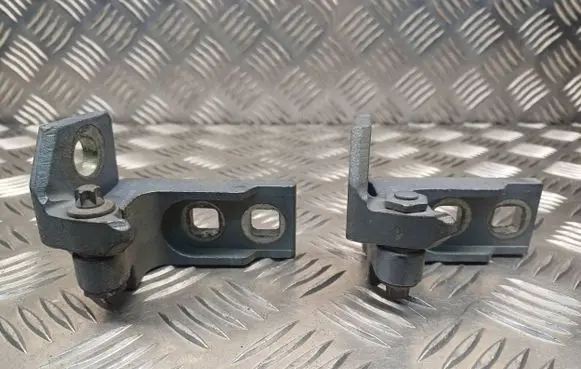 Opel Corsa D Front door hinges set 13180564 13180568